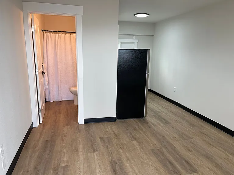 2128 W Broadway Ave — Photo 11