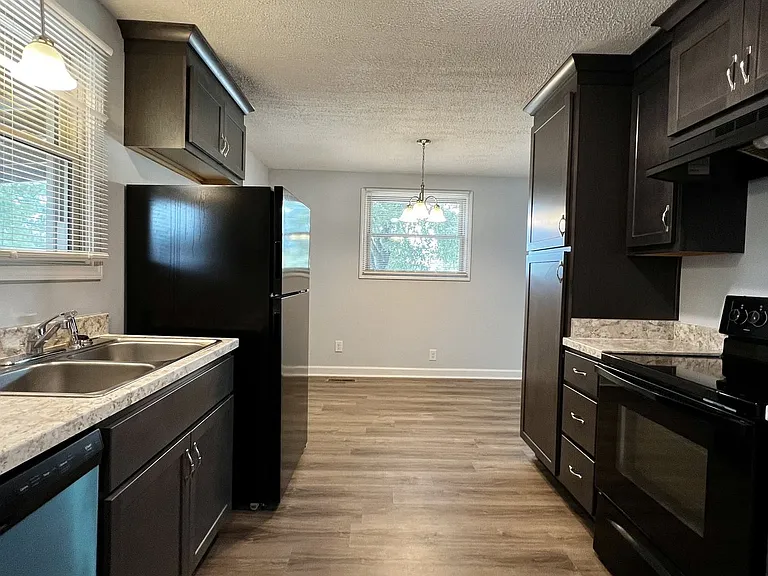 206 Orleans Dr — Photo 7