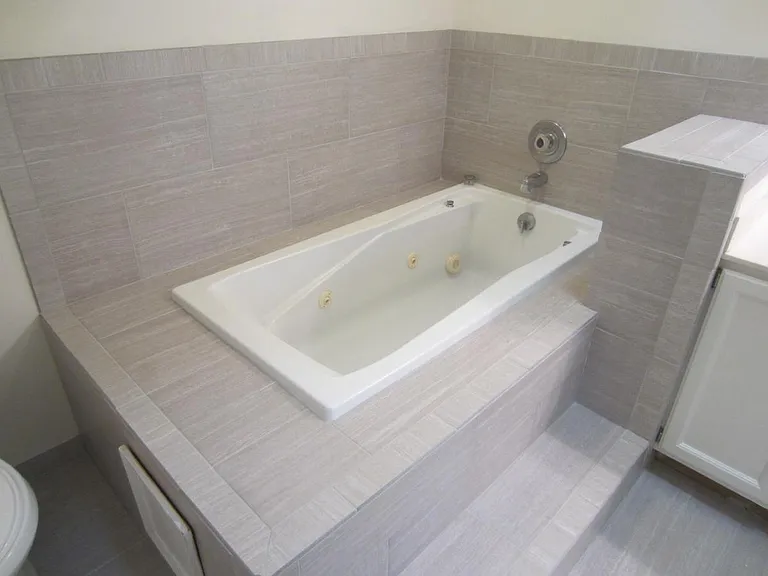 Master Tub