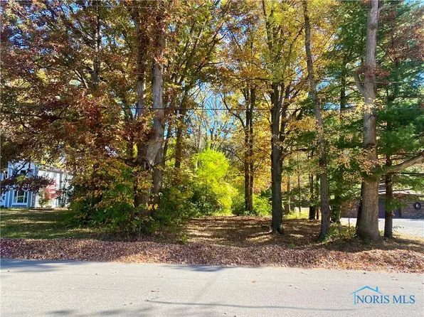 5926 Huntington Rd, Sylvania, OH 43560