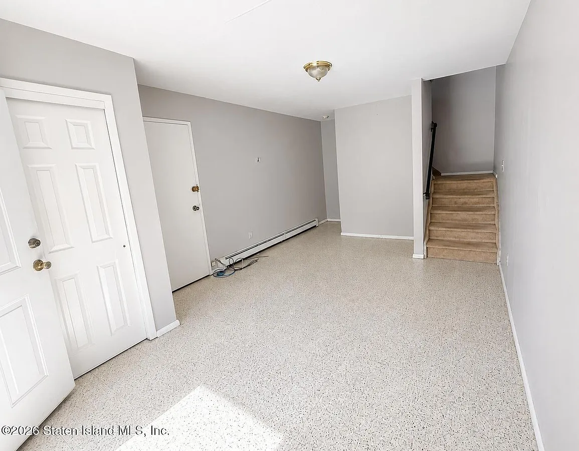3 bed, 1.5 bath, 1200 sqft, $2,850 — Photo 2