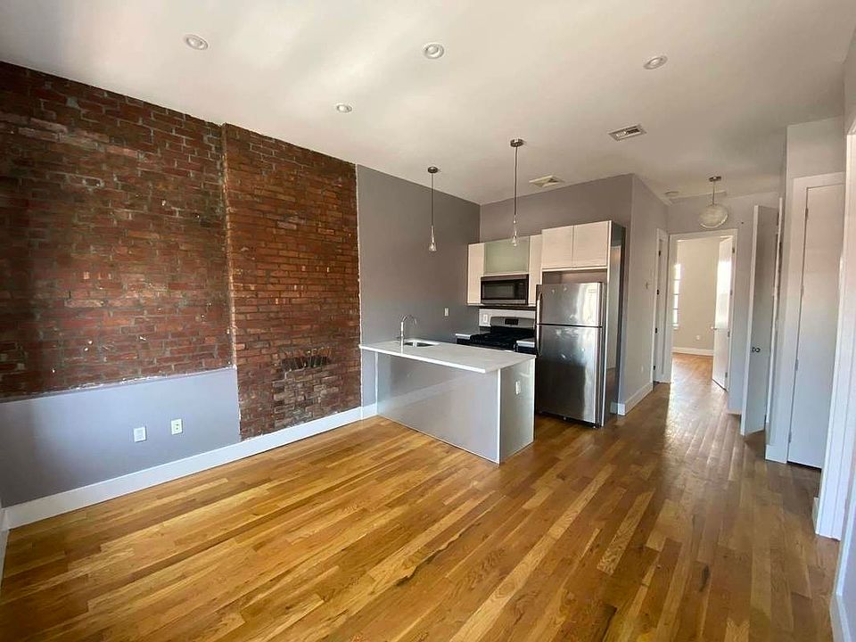 1st image of 922 Dean St #3T