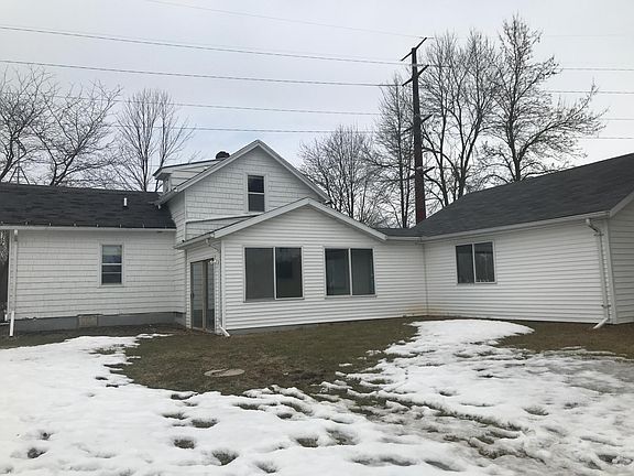 Back view of 3 season room with beautiful views