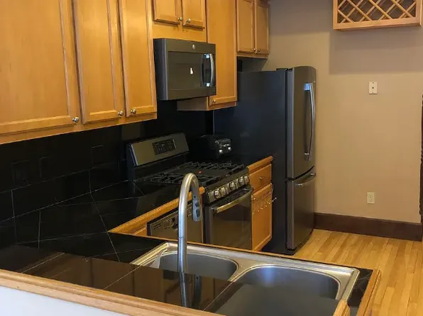 767 N Water St APT 201, Milwaukee, WI 53202