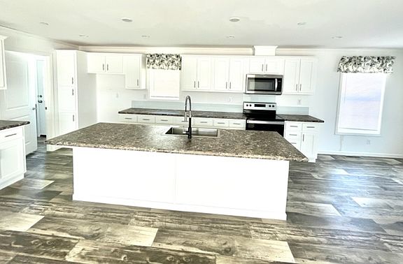 3rd image of 29 White Oak Dr