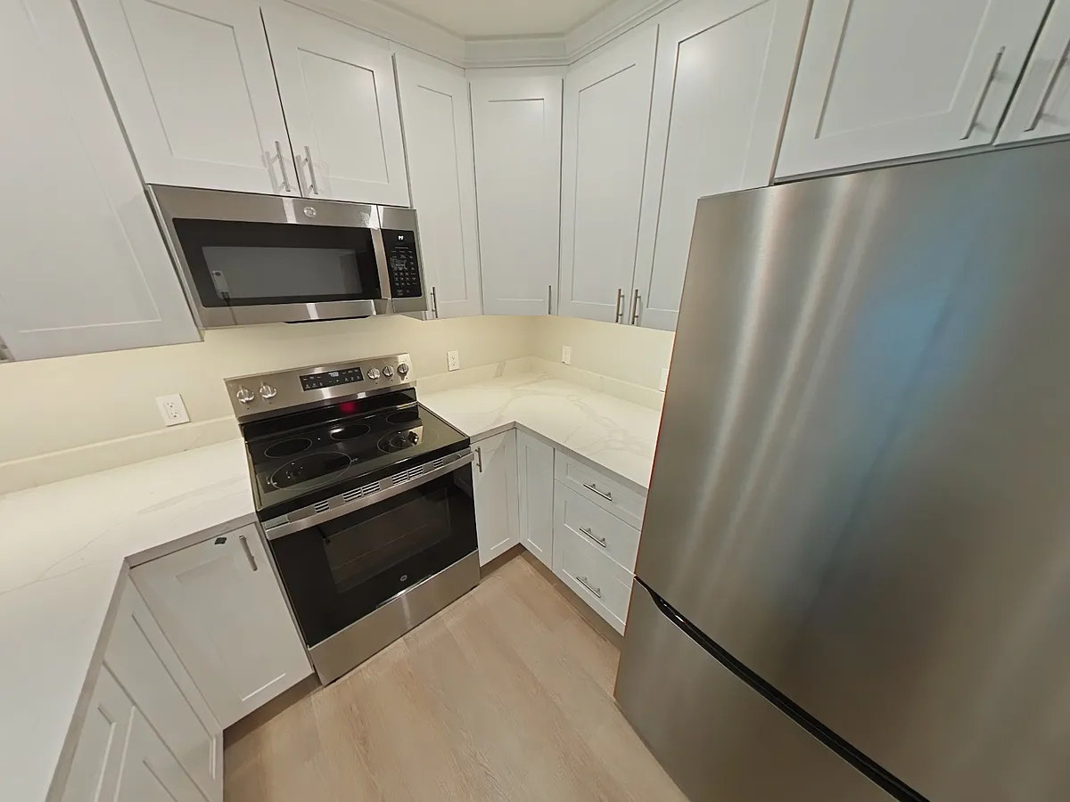 Building Photo - 1083 Laurel St #1083D