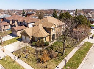 342 Saginaw Pkwy, Cambridge, ON N1T 1R8