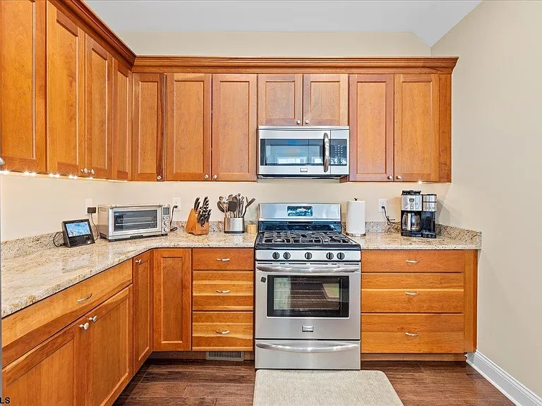 16 S Decatur Ave #9/15-10/31 — Photo 14