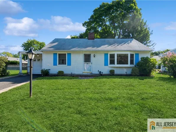 30 Lynn Ave, Middlesex, NJ 08846