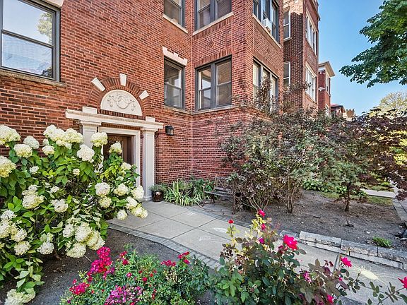 2nd image of 4904 N Rockwell St APT 1N