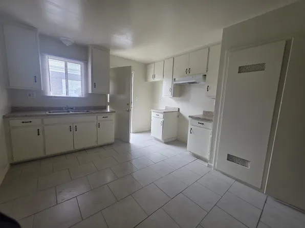 (undisclosed Address), Highland, CA 92346
