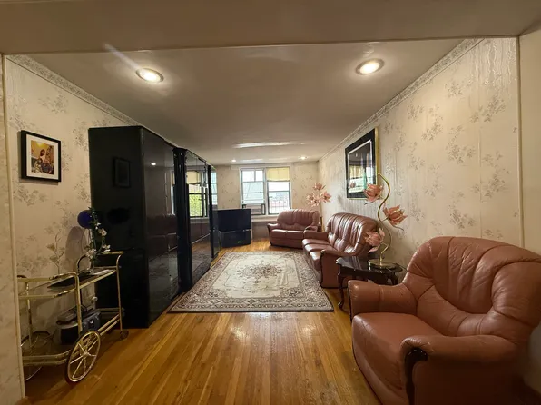 2400 East 3rd Street 515 image 2 of 11