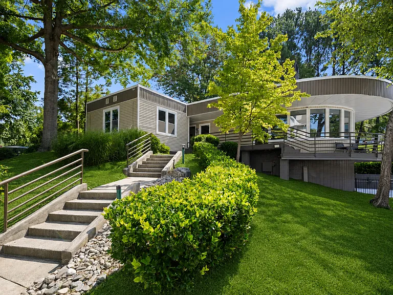 420 Michelle Linnea Dr — Photo 2