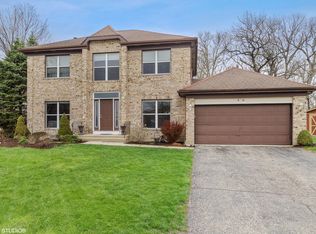 560 Old Oak Cir, Algonquin, IL
