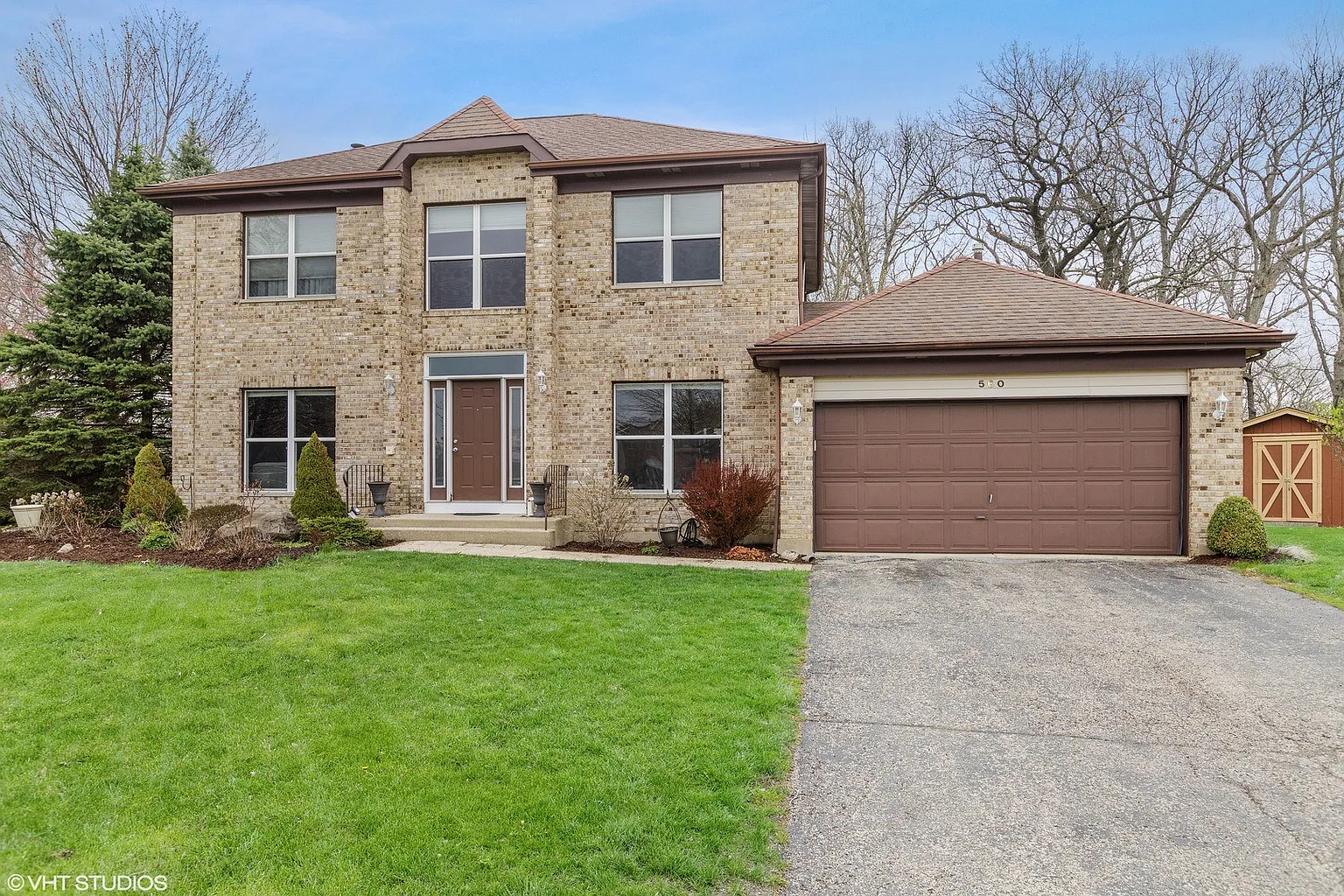 560 Old Oak Cir photo 1