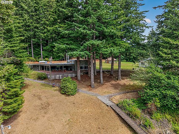 3rd image of 1190 N Tenmile Lake