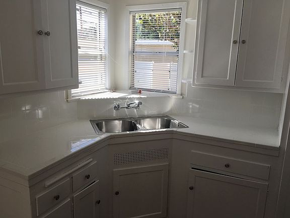 2nd image of 4839 Clark Ave