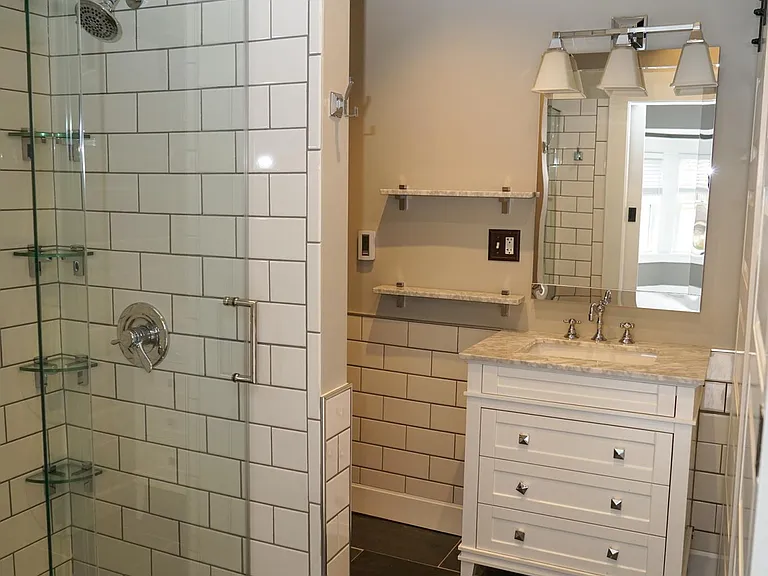 475 W Broadway — Photo 10