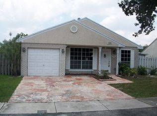 1281 SW 85th Ave, Pembroke Pines, FL 33025