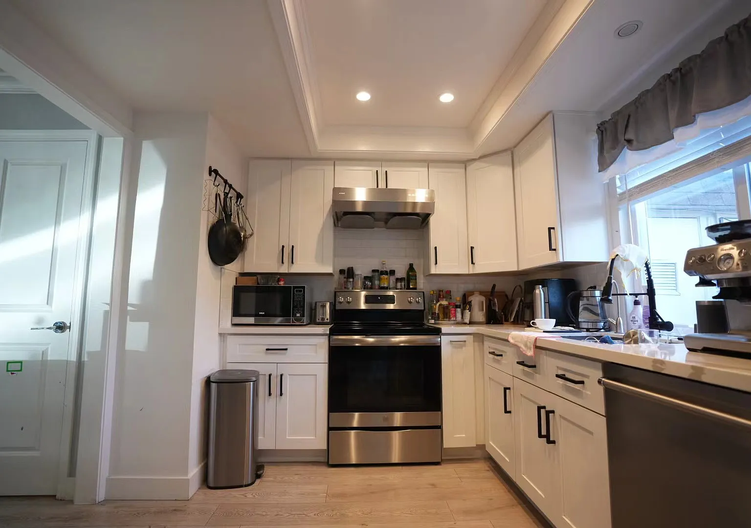 3 bed, 1.5 bath, 1232 sqft, $3,700 — Photo 4