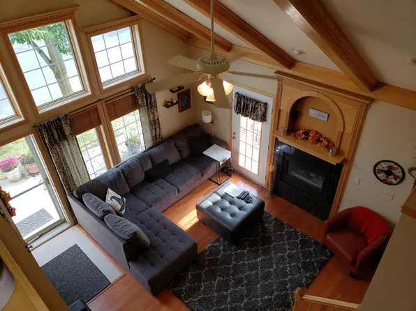 2419 Fox River Pkwy, Waukesha, WI 53189