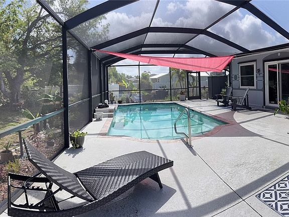 4th image of 5802 Linden Ln