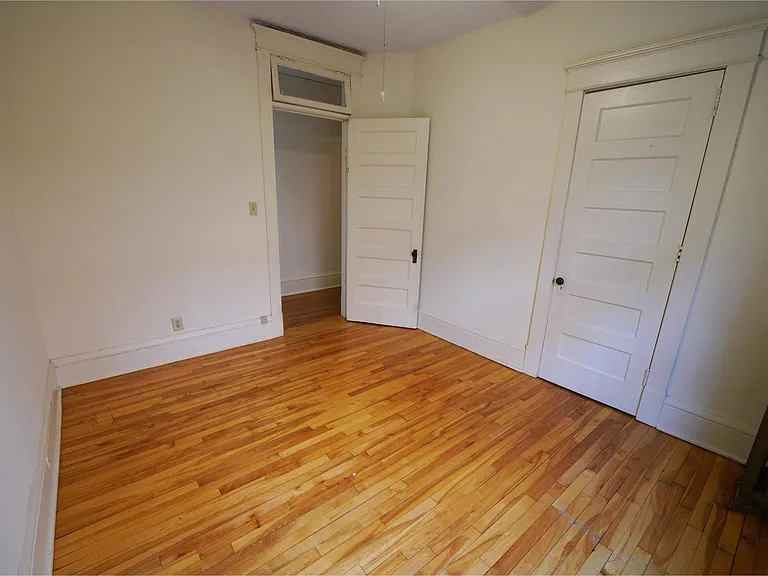 Oxford Street Apartments — Photo 14