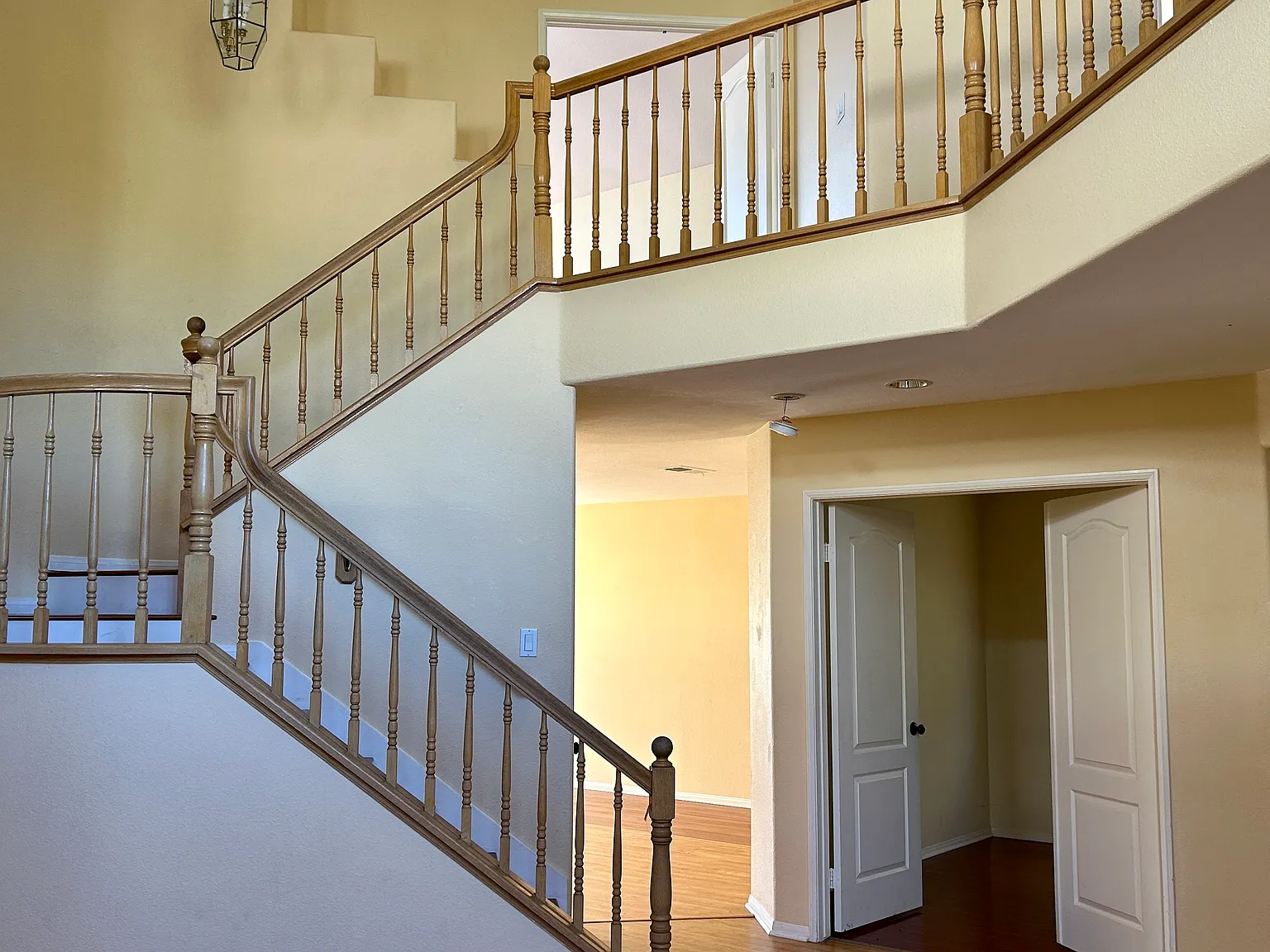 4 bed, 2350 sqft, $4,100 — Photo 3