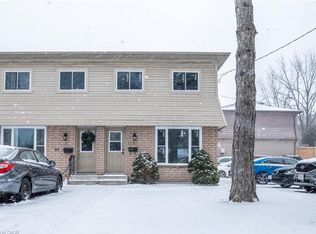 117 Bonaventure Dr #16, Hamilton, ON L9C 4P8