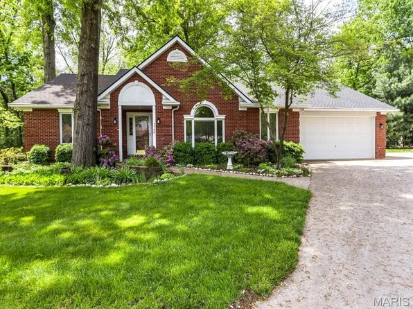 2700 Woods Way, Belleville, IL 62221