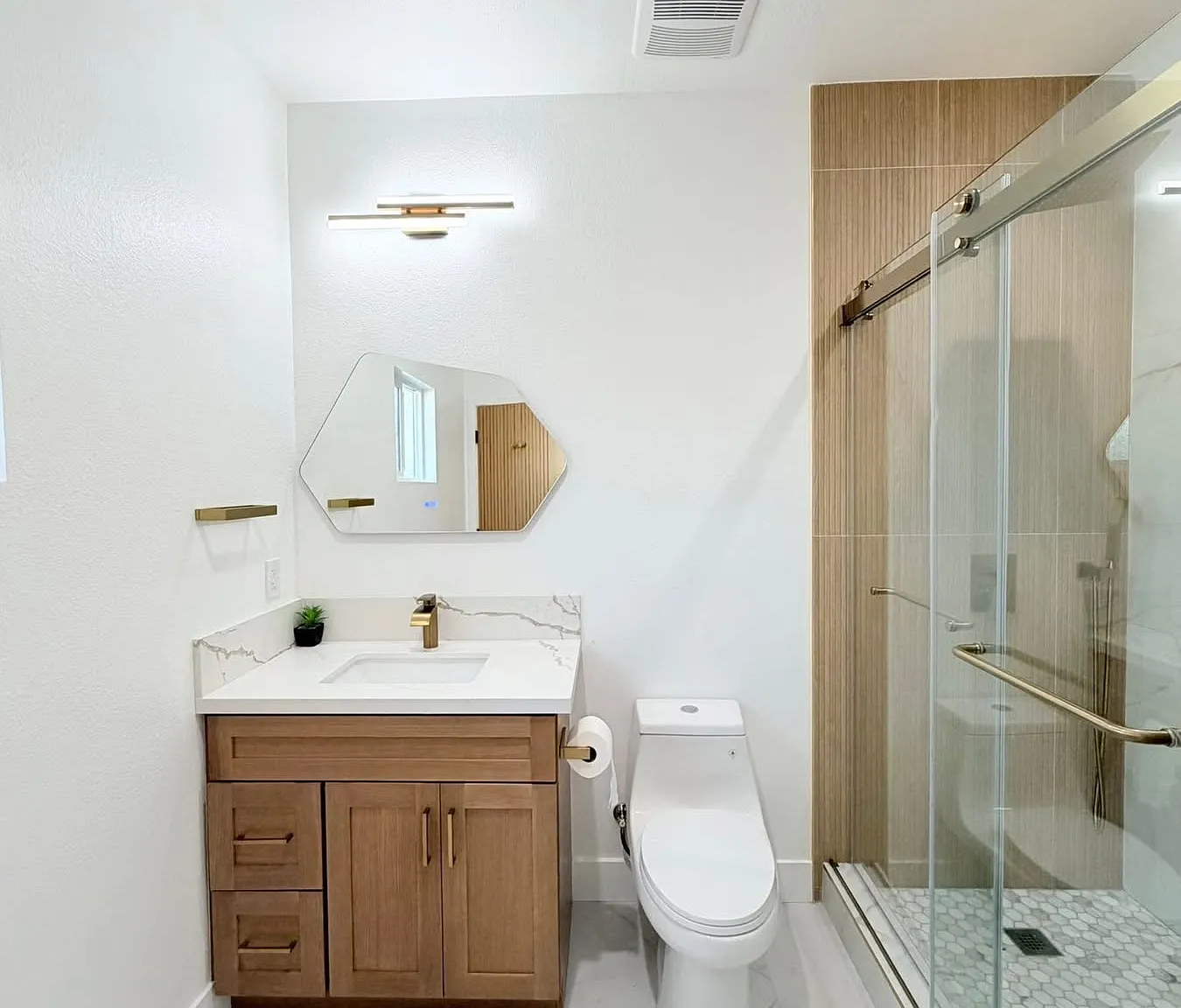 3 bed, 1200 sqft, $3,500 — Photo 3