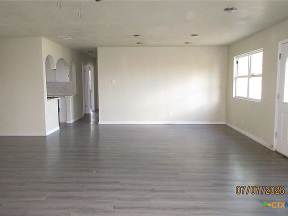5th image of 2006 Eisenhower Dr