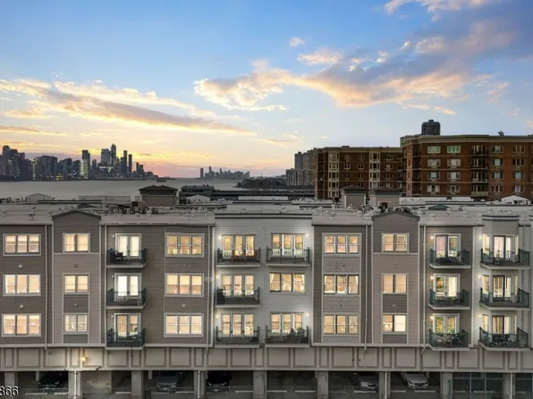 344 The Promenade BLDG 13 N #344, Edgewater Boro, NJ 07020