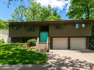 3208 45th St, Moline, IL 61265