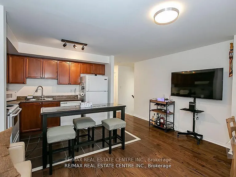 3985 Eglinton Ave W #8 — Photo 4