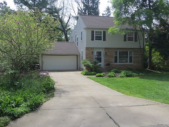 3rd image of 2043 Wildwood Ln