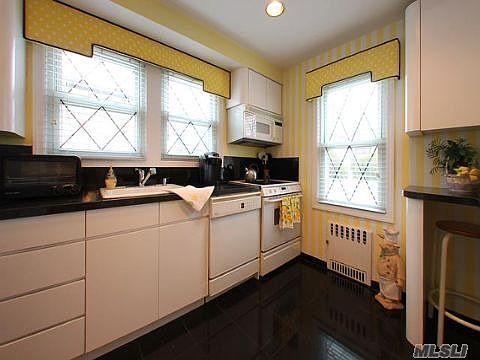 4th image of 169 Hunnewell Ave