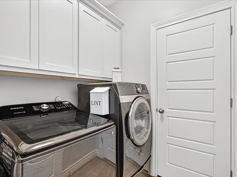 2445 Manuel Ln — Photo 27