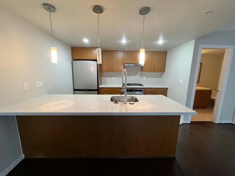 3 bed, 1600 sqft, $4,000 — Photo 3