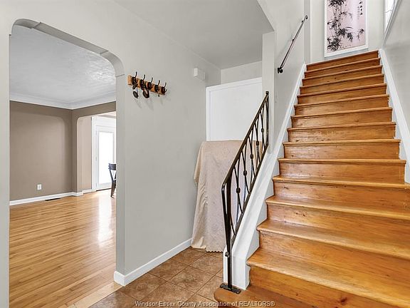 3rd image of 3736 Vaughan St