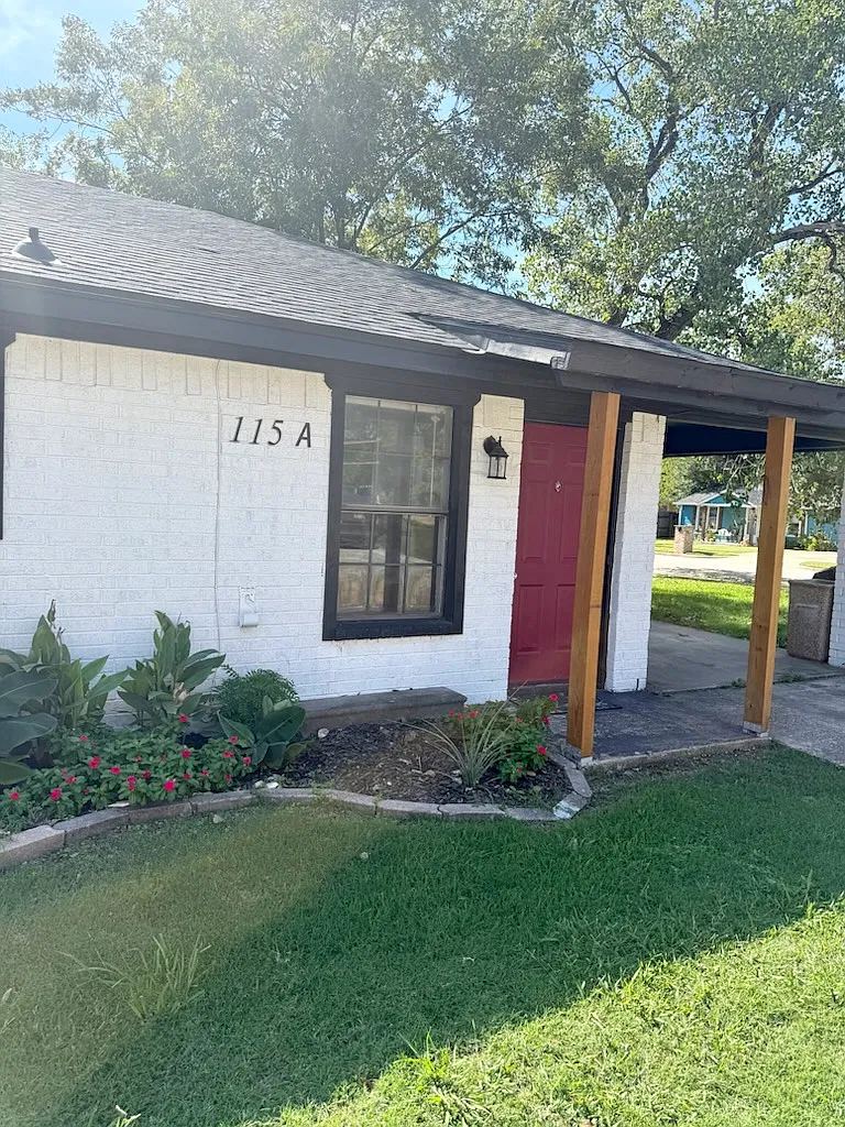 2 bed, 1.5 bath, 1100 sqft, $1,400 — Photo 1