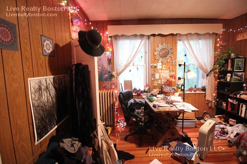 2nd image of 36 Waverly St #2