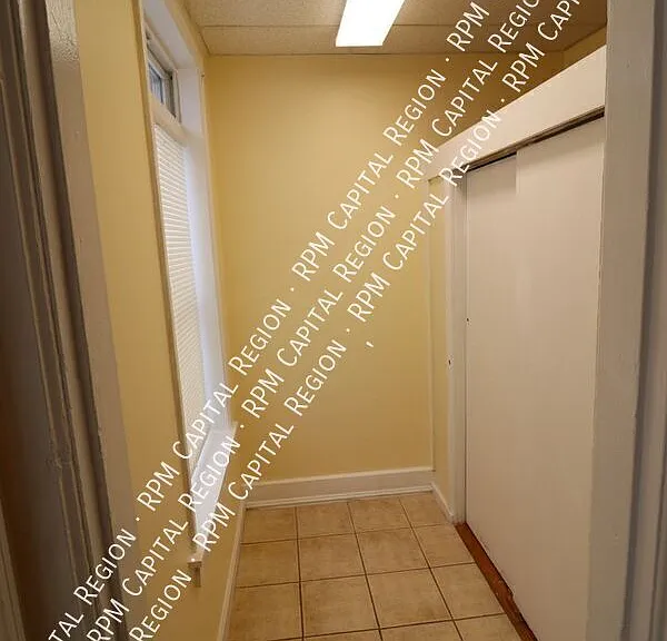 1102-1108 Barrett St #4 — Photo 5