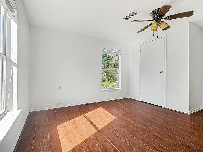 12215 Myrtle Ave — Photo 9