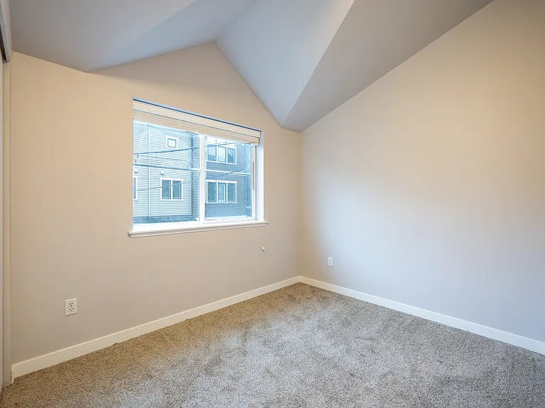 7 W Dravus St #E — Photo 9