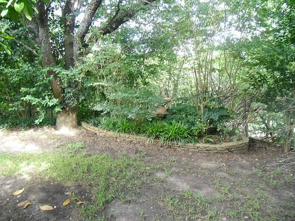 3rd image of 709 Live Oak St