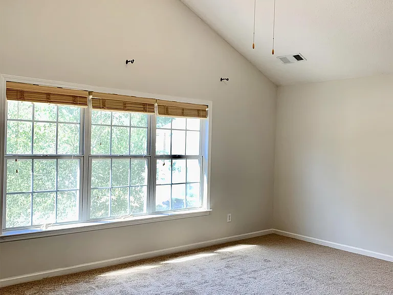 485 Chippenham Ct — Photo 13