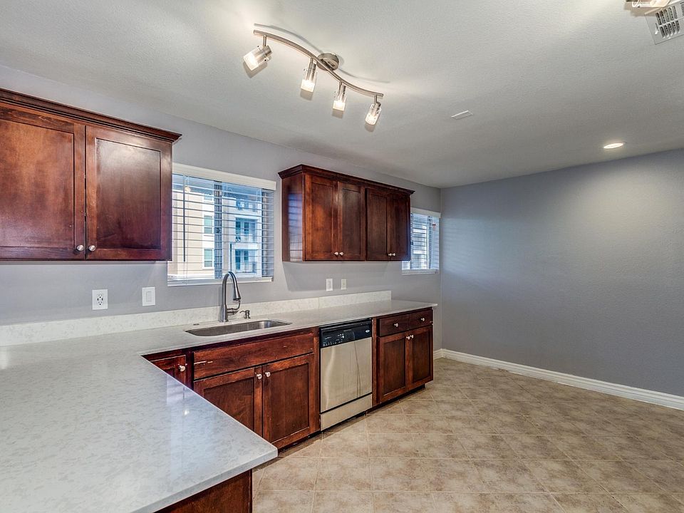 1st image of 1014 E Spence Ave APT 206