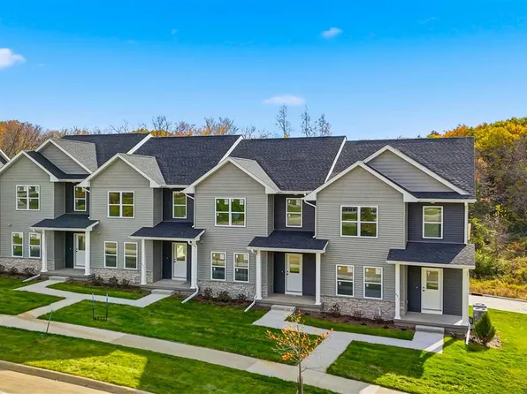 697 E Foster Rd, Iowacity, IA 52245