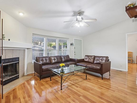 2nd image of 1352 Sunbeam Cir #2